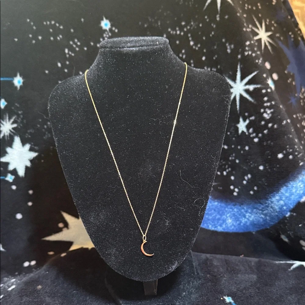 18k Solid Gold Crescent Moon Pendant Necklace - Women Jewelry - Picture 3 of 16